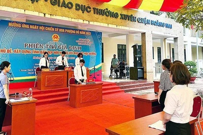 Quang cảnh phiên tòa giả định “Xây dựng tình bạn đẹp-Nói không với bạo lực học đường”.