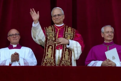 Tân Giáo hoàng Leo XIV đã ra mắt tại ban công chính của Vương cung thánh đường Thánh Peter. (Ảnh: Vaticannews.va)