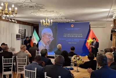 Đại sứ Nguyễn Lương Ngọc đọc diễn văn nhân dịp kỷ niệm 135 năm Ngày sinh Chủ tịch Hồ Chí Minh.