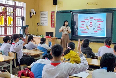 Giờ học ngoại khóa tuyên truyền về phòng chống thuốc lá điện tử tại Trường THCS Trần Nguyên Hãn, tỉnh Bắc Giang. (Ảnh: ĐOÀN HỮU)