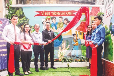 Quận Đoàn Hoàn Kiếm khánh thành công trình tranh tường bích họa tại khu vực số 39 phố Hàng Mành.