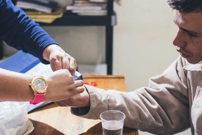 Liệu trình điều trị bệnh lao bằng thuốc uống có thể kéo dài đến sáu tháng. (Ảnh: PAHO)