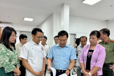 Hội đồng nhân dân thành phố Hà Nội khảo sát thực tế tại cơ sở hành nghề y, dược.