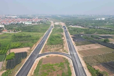 Đường song hành Vành đai 4 qua địa bàn huyện Hoài Đức và Đan Phượng. (Ảnh: HỮU CHÁNH)