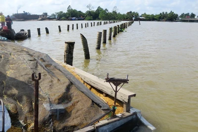 Nhiều vụ tai nạn xảy ra do công ty thuê đất bãi bồi làm dự án không bảo đảm an toàn giao thông đường thủy.