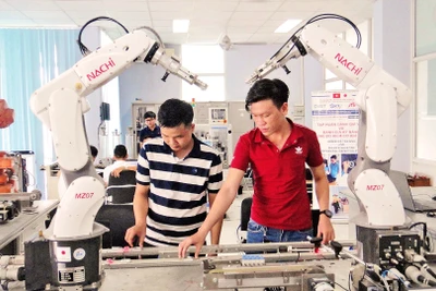 Ðào tạo nguồn nhân lực tự động hóa tại Trung tâm Ðào tạo Khu công nghệ cao Thành phố Hồ Chí Minh.