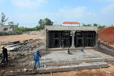 Các đơn vị thi công dự án thành phần 3 dự án đầu tư xây dựng đường cao tốc Biên Hòa - Vũng Tàu. (Ảnh DUY LINH)