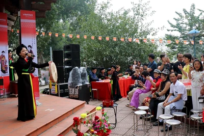 Các liền anh, liền chị quan họ nhí trong Hội Lim xuân Giáp Thìn 2024.