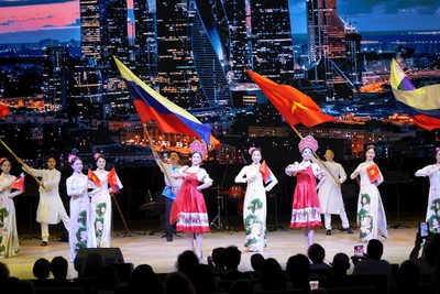 Các nghệ sĩ Việt Nam biểu diễn tại lễ khai mạc Những ngày Văn hóa Việt Nam tại Liên bang Nga năm 2024. 