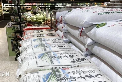 Gạo Nhật Bản được bày bán tại siêu thị. (Ảnh: Kyodo/TTXVN)