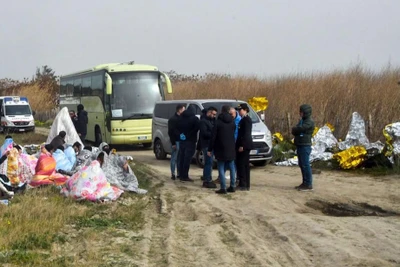 Những người di cư được cứu sống trong một vụ chìm thuyền ở Italia.