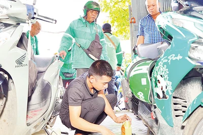 Điểm dừng chân số 44, đường liên khu 16-18, phường Bình Trị Đông, quận Bình Tân là nơi các lái xe nghỉ chân, bảo dưỡng xe.