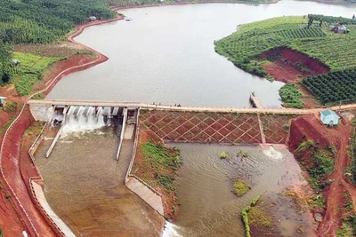 Công trình hồ chứa nước Đắk N'Ting, bon N'Ting, xã Quảng Sơn, huyện Đắk Glong, tỉnh Đắk Nông bị sự cố sạt trượt, dịch chuyển đập tràn, có nguy cơ cao vỡ thân đập.