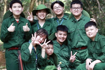 Thiếu niên, nhi đồng tại các chương trình “Học kỳ quân đội” do Trung ương Đoàn triển khai.
