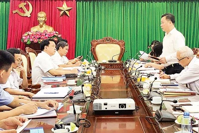 Đoàn kiểm tra của Ủy ban MTTQ Việt Nam thành phố Hà Nội làm việc với huyện Đông Anh về việc thực hiện Hướng dẫn số 30/HD-MTTQ-BTT trên địa bàn.