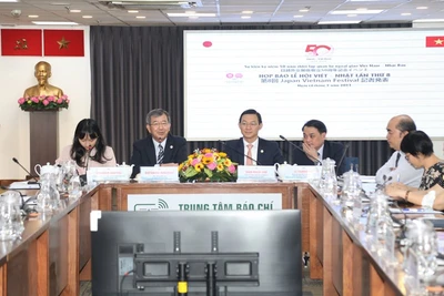 Quang cảnh buổi họp báo.