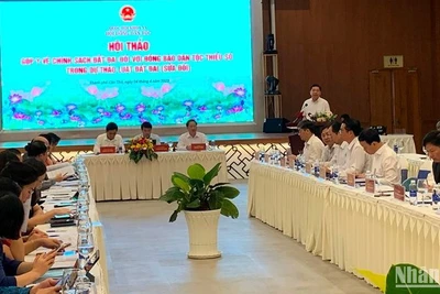 Đại biểu góp ý về chính sách đất đai đối với đồng bào dân tộc thiểu số. (Ảnh: THANH TÂM)