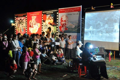 Hình ảnh một buổi chiếu bóng lưu động.