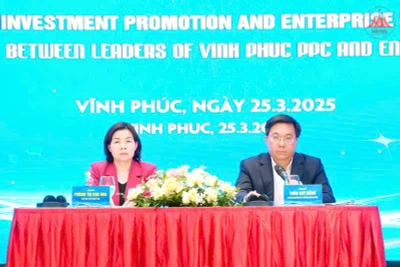 Lãnh đạo Ủy ban nhân dân tỉnh Vĩnh Phúc chủ trì cuộc đối thoại.