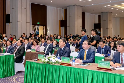 Các đại biểu dự diễn đàn.