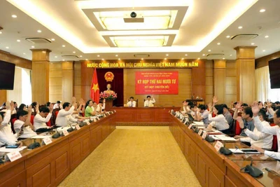 Đại biểu Hội đồng nhân dân tỉnh Vĩnh Phúc biểu quyết tán thành chủ trương sắp xếp đơn vị hành chính cấp xã.