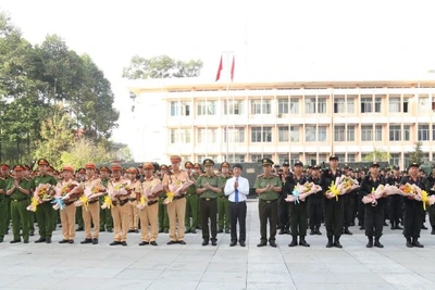 Toàn cảnh buổi lễ ra quân tấn công trấn áp tội phạm.