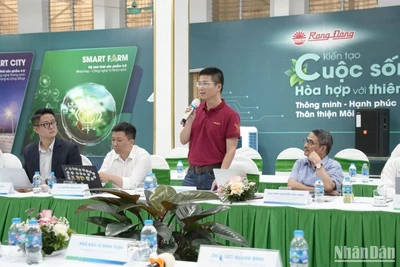 Các đại biểu trình bày ý kiến tại buổi tọa đàm.