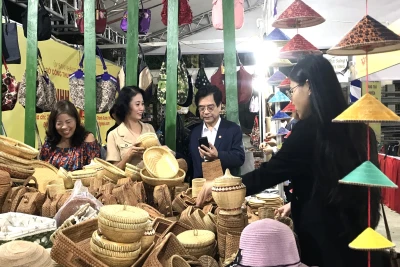 Các sản phẩm thủ công mỹ nghệ ngày càng có nhiều mẫu mã, kiểu dáng khác nhau.