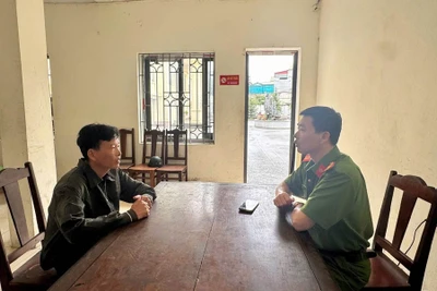 Đối tượng Khuất Văn Sinh tại cơ quan điều tra.