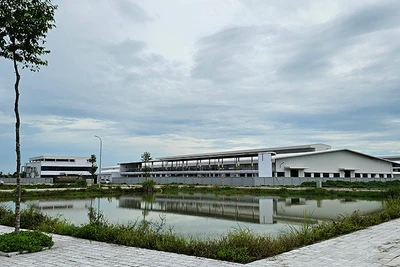 Nhà máy may công nghiệp ở huyện Quảng Xương thu hút, tạo việc làm cho lao động nông thôn.