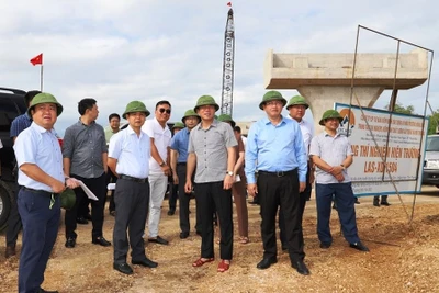 Lãnh đạo tỉnh Thanh Hóa cùng các ngành kiểm tra tiến độ thi công công trình giao thông.