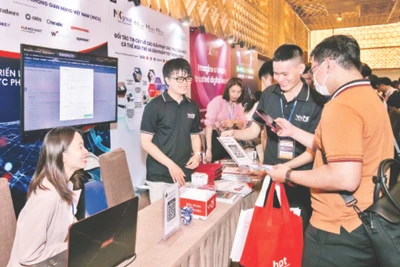  Các doanh nghiệp giới thiệu giải pháp bảo mật an ninh mạng.