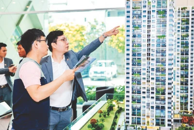 Khách hàng tham quan một dự án bất động sản tại TP Hồ Chí Minh. (Ảnh HẠ VY)