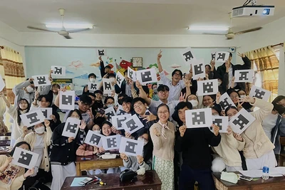 Giờ học Địa lý có ứng dụng phần mềm Plicker trong làm bài tập, kiểm tra, đối chiếu đáp án của cô giáo Phạm Thị Ái Vân (Trường THPT Trần Phú, Đà Nẵng).