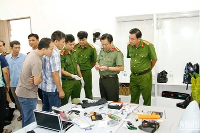 Lãnh đạo Công an tỉnh An Giang kiểm tra hiện trường.