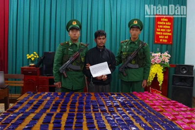 Đối tượng Punkeo Bunchalan cùng tang vật.