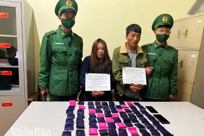 Hai đối tượng và 18 nghìn viên ma túy tổng hợp tại cơ quan chức năng.