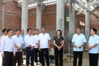 Đoàn đại biểu Quốc hội tỉnh Sơn La kiểm tra công trình tôn tạo, nâng cấp Đền thờ Hai Bà Trưng tại xã Chiềng Khương.