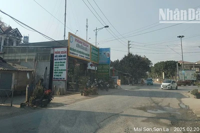 Phòng khám "Sức sống mới" cùng một quầy thuốc bên cạnh, tại tiểu khu 17, thị trấn Hát Lót, huyện Mai Sơn cũng hoạt động không phép trong bao năm qua. 