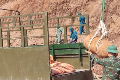 Lực lượng công binh đã tổ chức di dời và hủy nổ thành công quả bom.