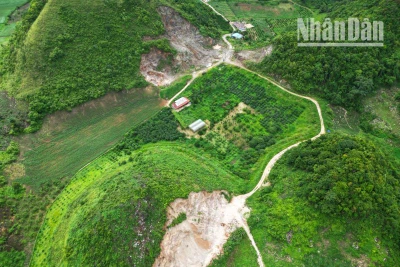 Một điểm khai thác khoáng sản chưa được cấp phép tại khu vực Trại B, Tiểu khu 19/5, thị trấn Nông trường Mộc Châu. (Ảnh chụp sáng 26/6/2023)