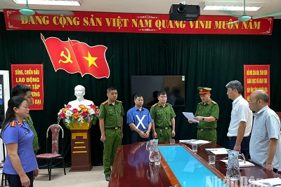 Cơ quan cảnh sát điều tra thi hành quyết định khởi tố vụ án hình sự, khởi tố bị can, lệnh bắt tạm giam đối với Cao Đình Sơn.