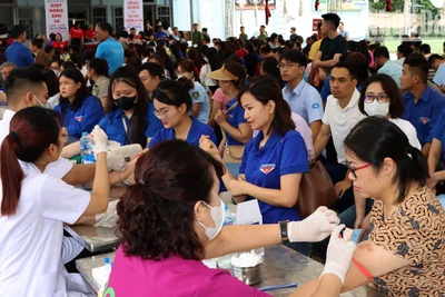 Có 978 đoàn viên, thanh niên, công chức, viên chức, cán bộ, chiến sĩ và nhân dân đăng ký hiến máu tình nguyện.