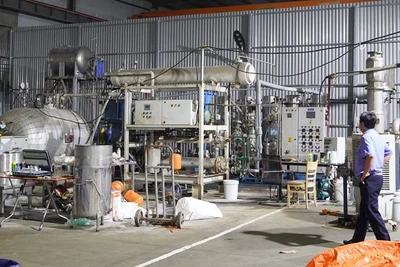 Bên trong cơ sở sản xuất, sang chiết khí N2O.