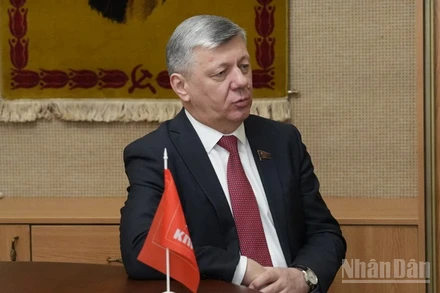 Đồng chí Dmitry Novikov, Phó Chủ tịch Đảng Cộng sản Liên bang Nga, Phó Chủ tịch thứ nhất Ủy ban Đối ngoại Duma Quốc gia (Hạ viện) Nga. 