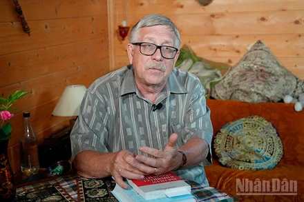 Ông Petr Tsvetov, Phó Giáo sư, Tiến sĩ khoa học lịch sử tại Học viện Ngoại giao thuộc Bộ Ngoại giao Nga, Phó Chủ tịch thứ nhất Hội Hữu nghị Nga-Việt. (Ảnh: XUÂN HƯNG)