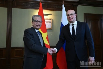 Đại sứ Việt Nam tại Liên bang Nga Đặng Minh Khôi gặp, làm việc với Phó Thủ tướng Liên bang Nga Dmitry Chernyshenko.