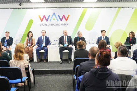 Toàn cảnh Phiên thảo luận “Hệ sinh thái quốc tế: Hội nhập vào tương lai xanh". (Ảnh: XUÂN HƯNG)