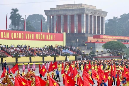 Các nghệ sĩ, diễn viên tổng duyệt trước lễ kỷ niệm 80 năm Quốc khánh tại Quảng trường Ba Đình. (Ảnh: DUY LINH)