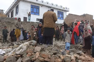 Toà nhà bị sập trong trận động đất tại tỉnh Kabul, Afghanistan ngày 4/4/2026. (Ảnh: THX/TTXVN)